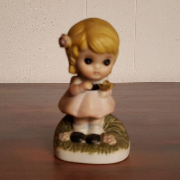 Vintage Lot of 3 Boy/Girl Wide Eyes Porcelain Bisque Figurines - Picture 2 of 13